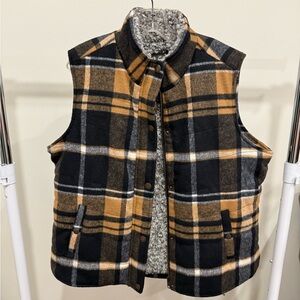 Like new Natural Reflections Plaid Tan Sherpa Lined Vest XL